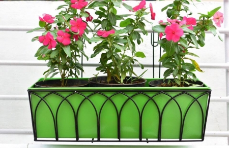 WROUGHT IRON POT