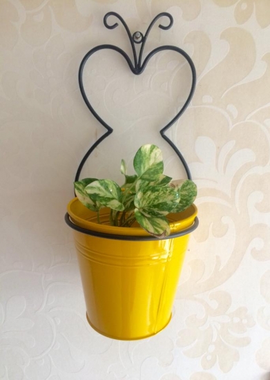 WROUGHT IRON POT